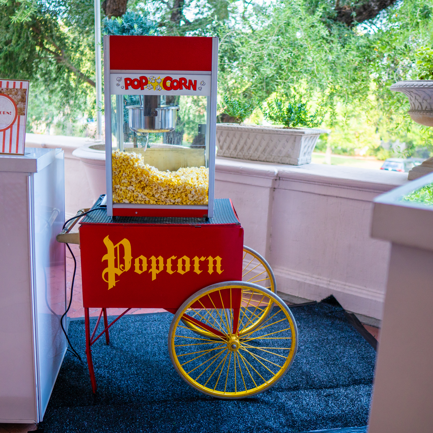 Signature Party Rentals - Kit: Popcorn Machine With Cart Rentals