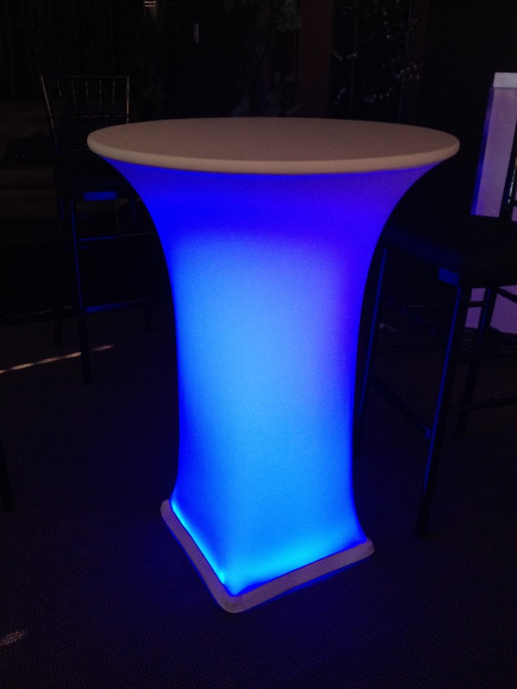 Leeds Registrering hverdagskost 30" Round Cocktail Table with White Spandex Cover & LED Light - A1 Party  Rental